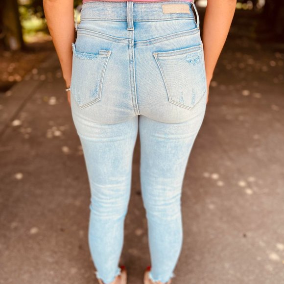 Mid Rise Crop Skinny With Frayed Hem - Light Wash - Picture 3 of 6